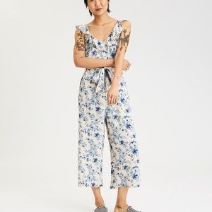 AMERICAN EAGLE WHITE& BLUE FLORAL ROMPER- S